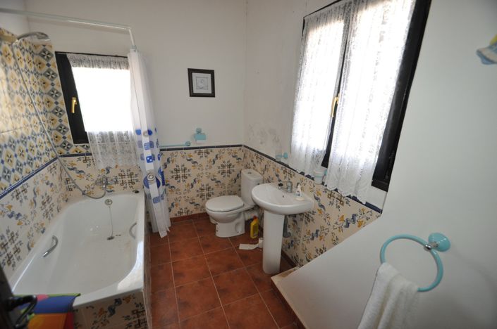 Image No.13-4 Bed Country House for sale