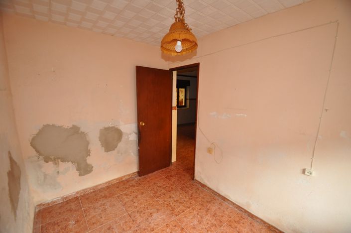 Image No.13-4 Bed Townhouse for sale