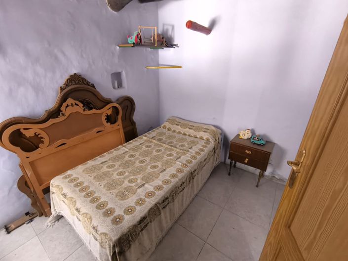 Image No.9-7 Bed Country House for sale