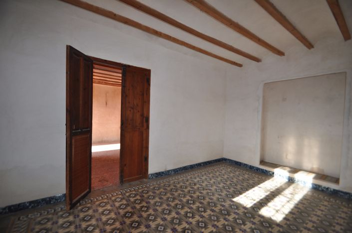 Image No.7-6 Bed Country House for sale