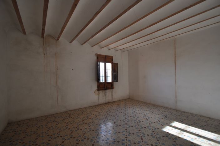 Image No.9-6 Bed Country House for sale