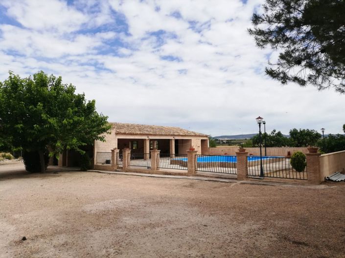 Image No.3-8 Bed Villa for sale
