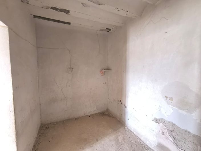 Image No.11-8 Bed Property for sale