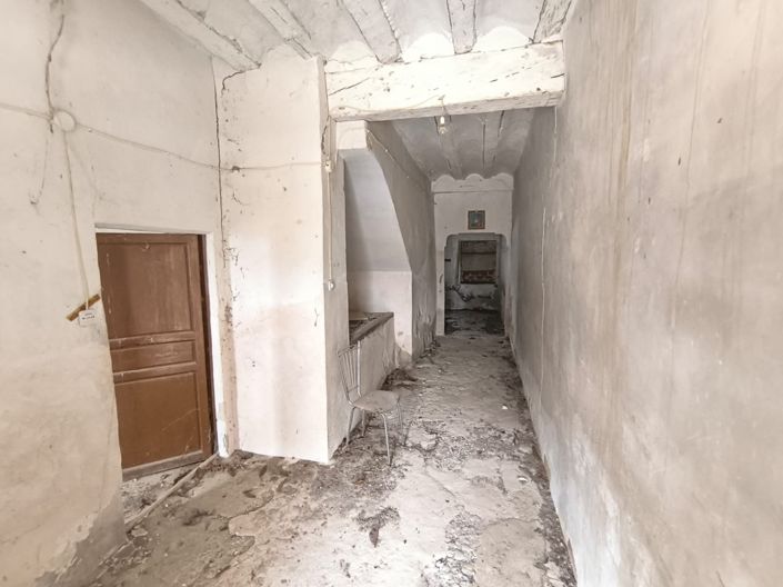 Image No.12-8 Bed Property for sale