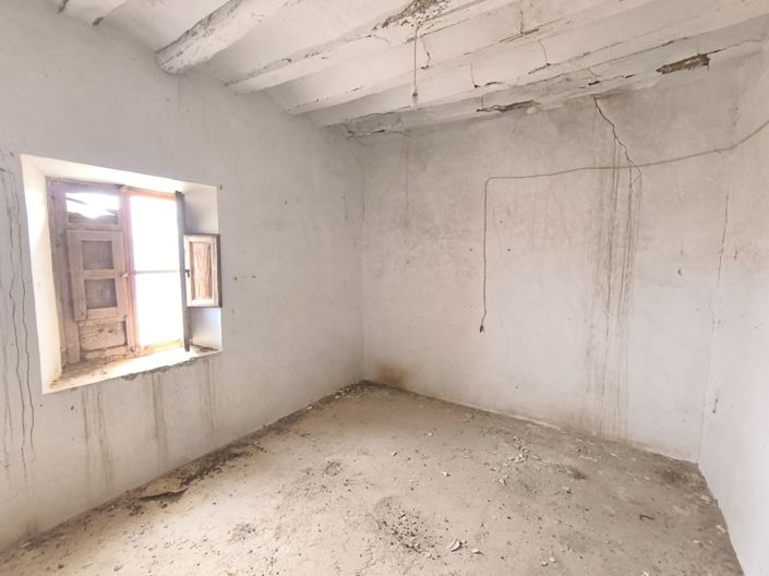 Image No.13-8 Bed Property for sale