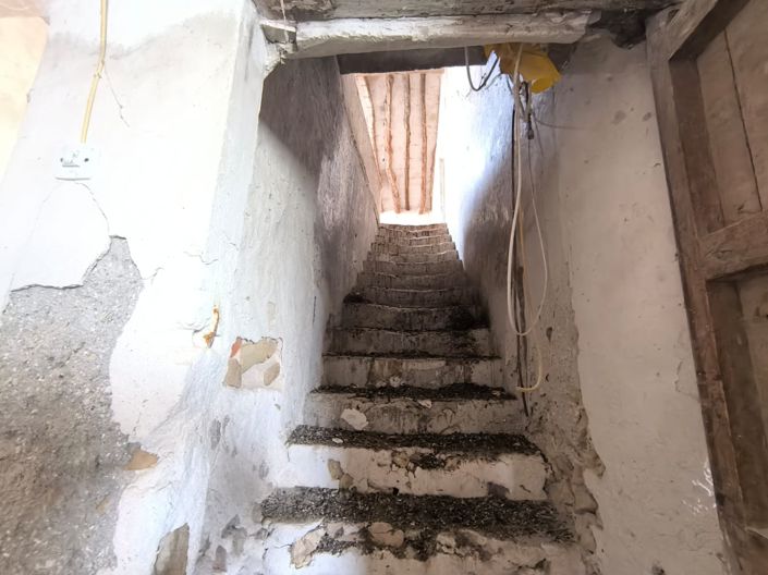 Image No.9-8 Bed Property for sale