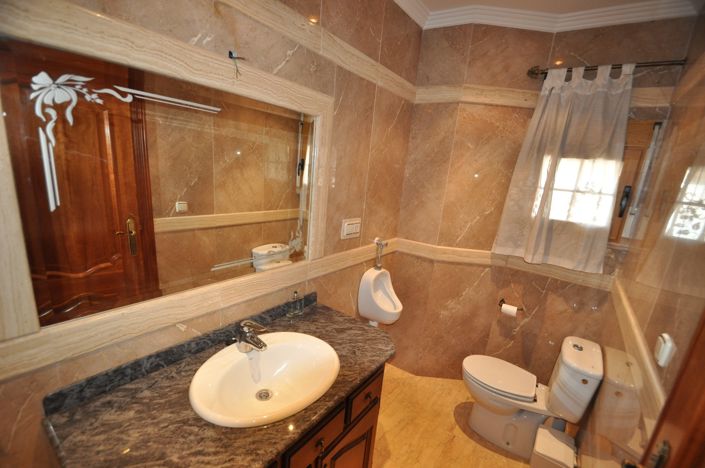 Image No.10-5 Bed Townhouse for sale