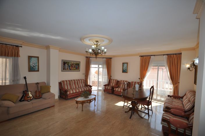 Image No.16-5 Bed Townhouse for sale