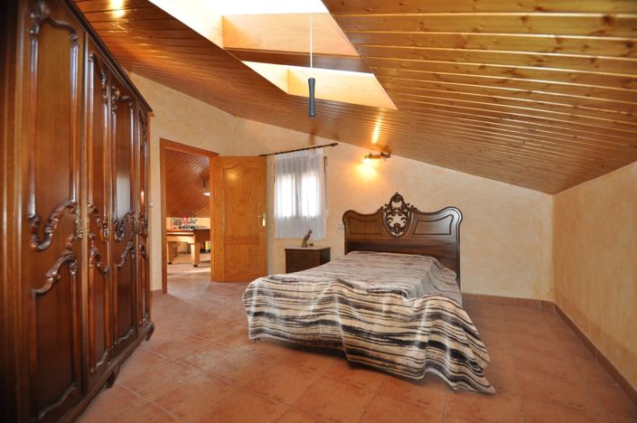 Image No.17-5 Bed Townhouse for sale