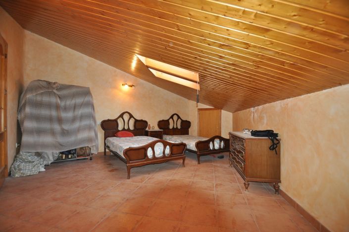 Image No.18-5 Bed Townhouse for sale