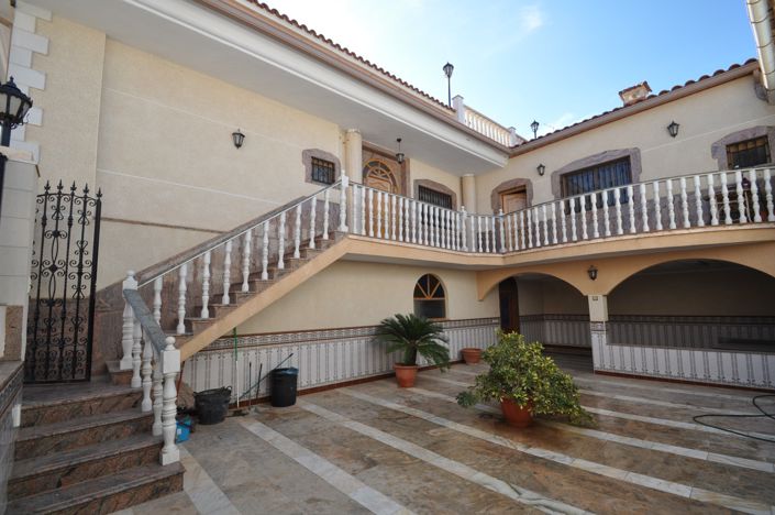 Image No.22-5 Bed Townhouse for sale