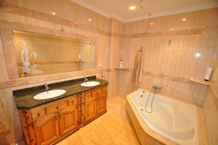 Image No.27-5 Bed Townhouse for sale