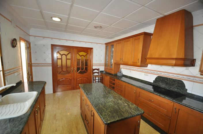 Image No.32-5 Bed Townhouse for sale