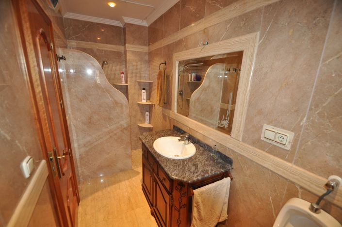 Image No.36-5 Bed Townhouse for sale