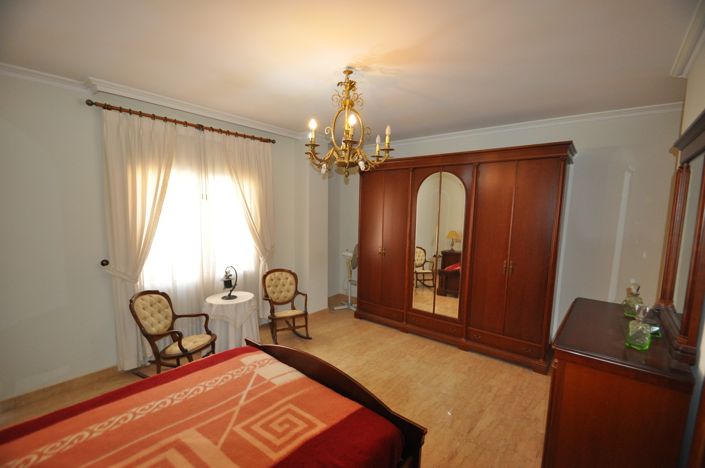 Image No.37-5 Bed Townhouse for sale