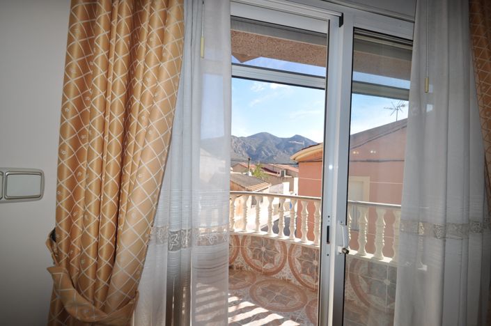 Image No.41-5 Bed Townhouse for sale