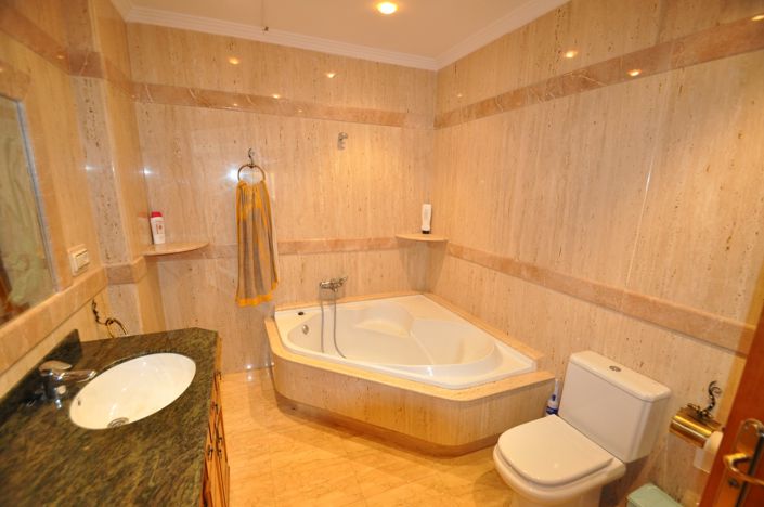 Image No.42-5 Bed Townhouse for sale