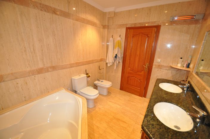 Image No.43-5 Bed Townhouse for sale