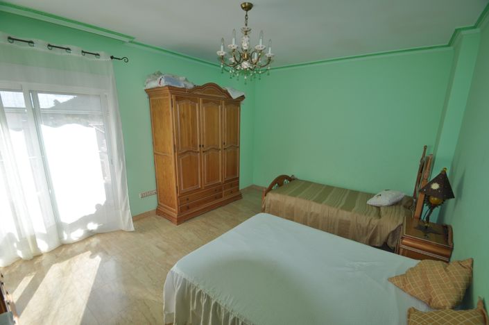 Image No.45-5 Bed Townhouse for sale