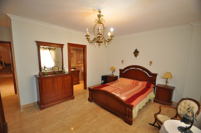 Image No.7-5 Bed Townhouse for sale