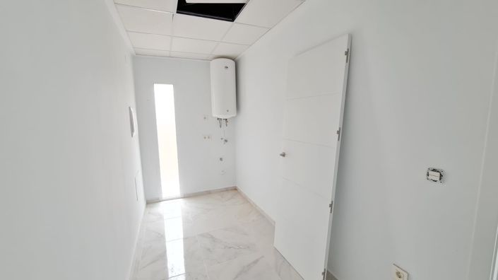 Image No.43-3 Bed Property for sale