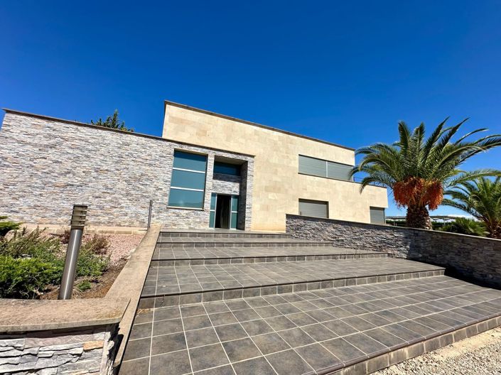 Image No.1-5 Bed Villa for sale