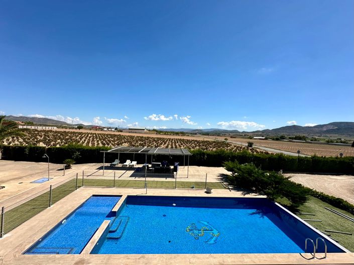 Image No.2-5 Bed Villa for sale