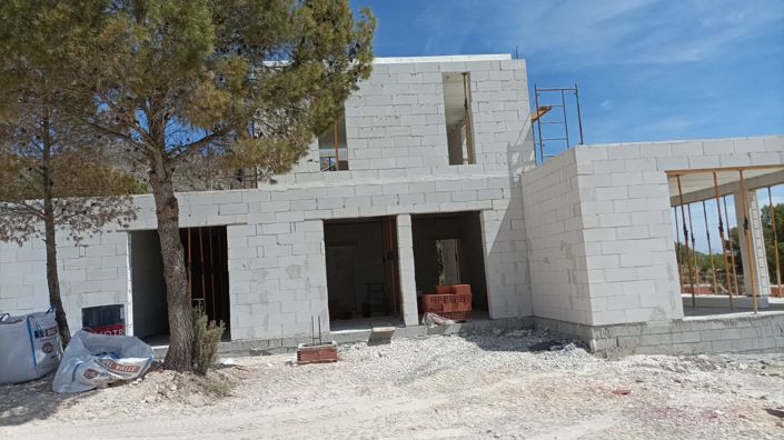 Image No.12-4 Bed Property for sale