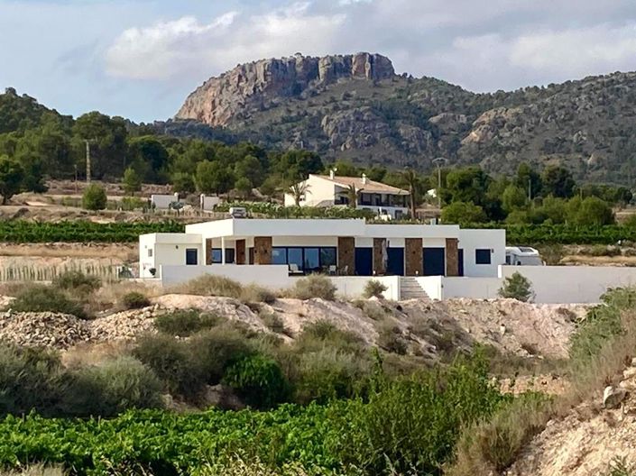 Image No.4-4 Bed Property for sale