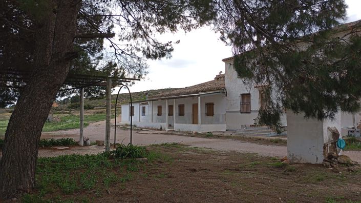 Image No.2-Maison de campagne de 4 chambres à vendre à Yecla