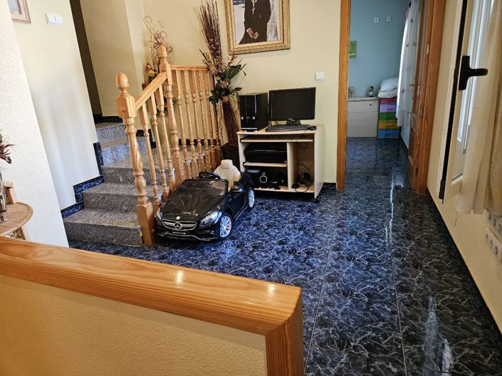 Image No.2-5 Bed Townhouse for sale