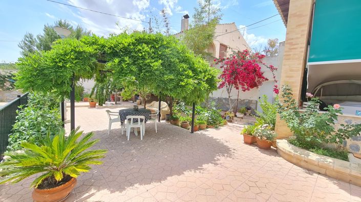 Image No.10-8 Bed Villa for sale