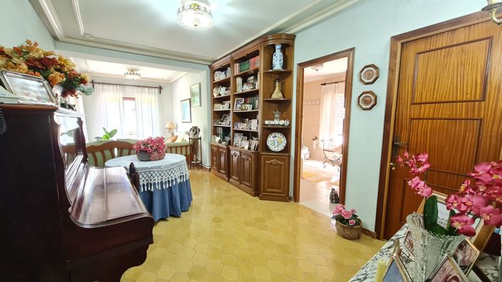 Image No.37-8 Bed Villa for sale