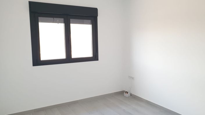 Image No.10-3 Bed Property for sale