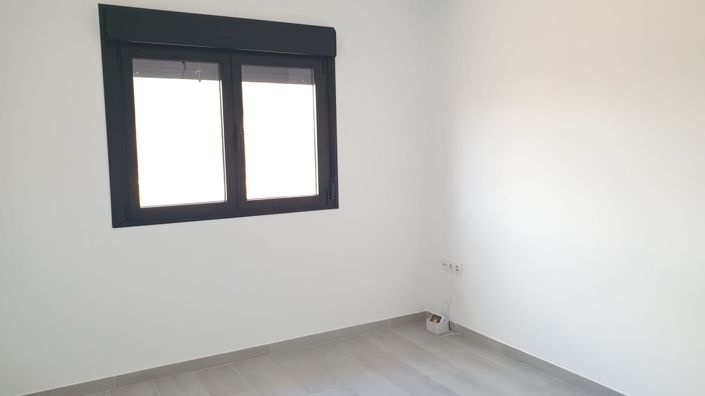Image No.10-3 Bed Property for sale