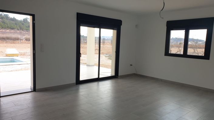 Image No.11-3 Bed Property for sale