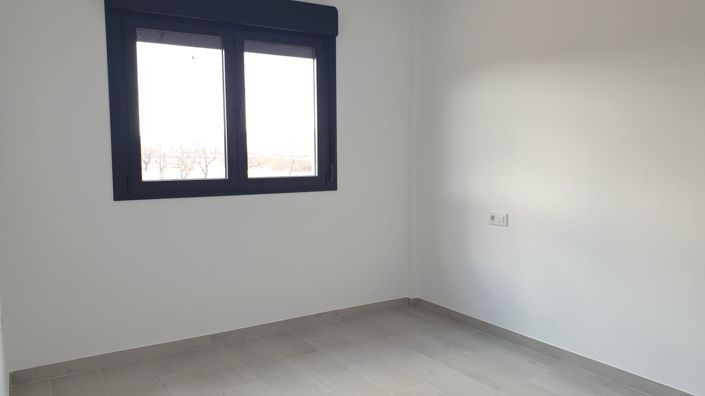 Image No.8-3 Bed Property for sale