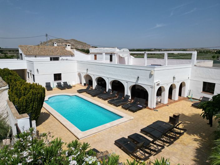 Image No.1-13 Bed Villa for sale
