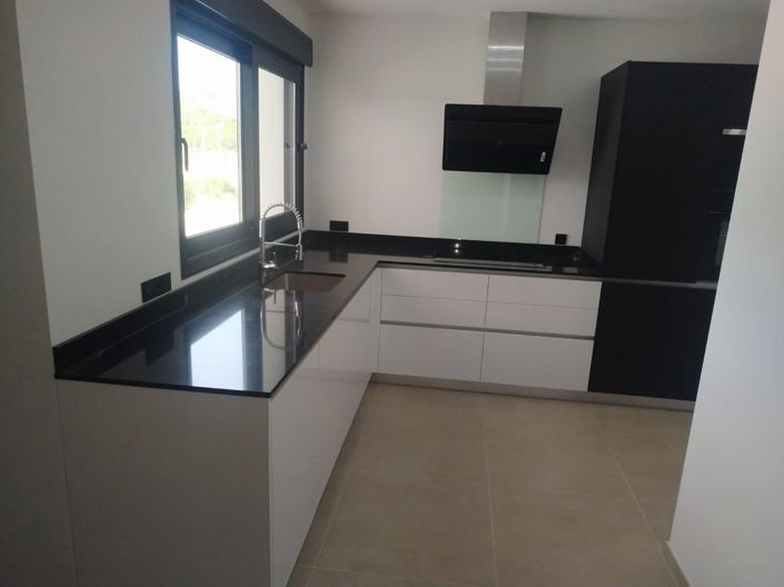 Image No.5-3 Bed Property for sale