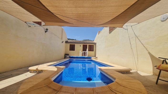 Image No.3-4 Bed Villa for sale