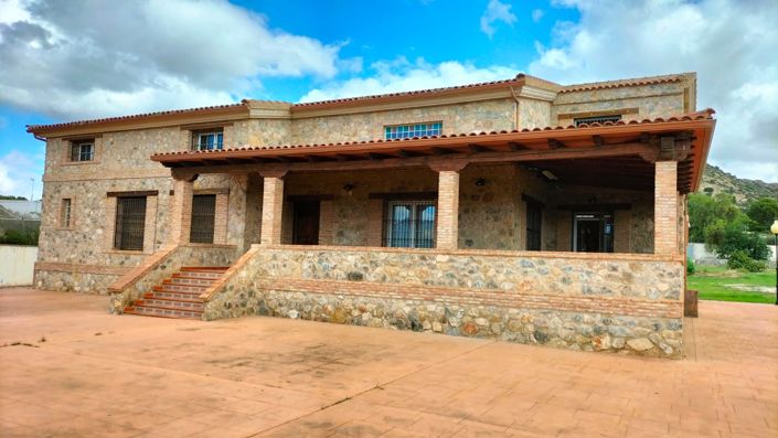 Image No.11-8 Bed Villa for sale