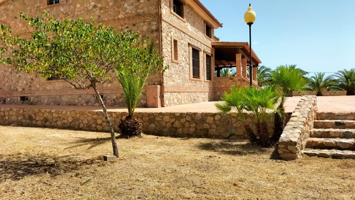 Image No.18-8 Bed Villa for sale