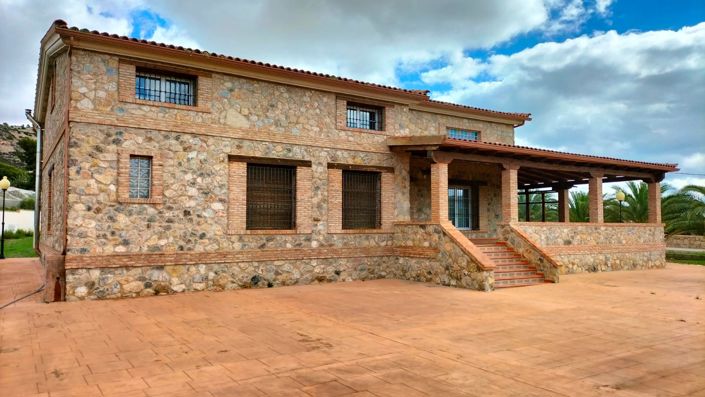 Image No.22-8 Bed Villa for sale