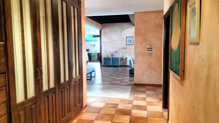 Image No.23-8 Bed Villa for sale