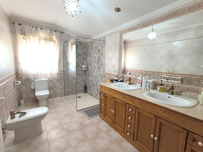 Image No.12-Villa de 6 chambres à vendre à Yecla