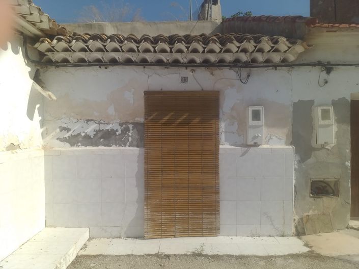 Image No.1-4 Bed House for sale