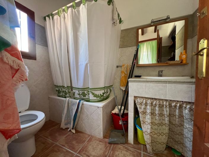 Image No.19-5 Bed Townhouse for sale