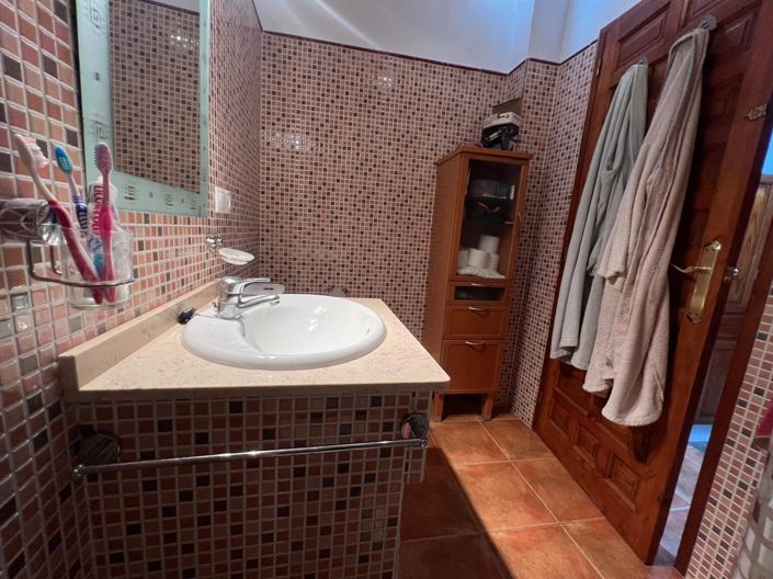 Image No.38-5 Bed Townhouse for sale