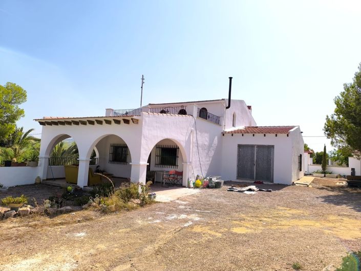 Image No.1-8 Bed Villa for sale