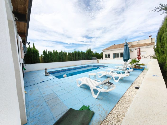 Image No.1-3 Bed Villa for sale